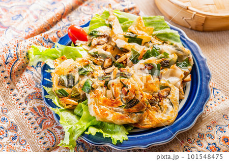 餃子の皮で簡単しいたけ入り葱油餅 101548475