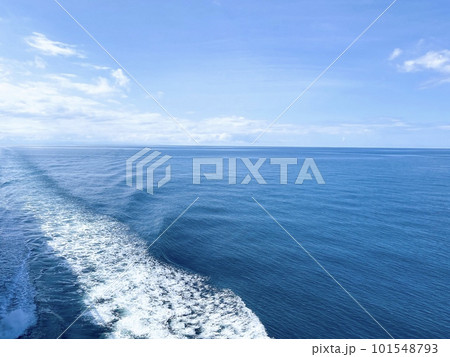 美しい夏の日本海と航跡 美しい夏の日本海と航跡 101548793