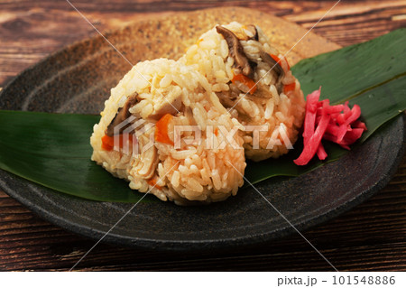 鶏五目ご飯のおにぎり 鶏五目ご飯のおにぎり 101548886