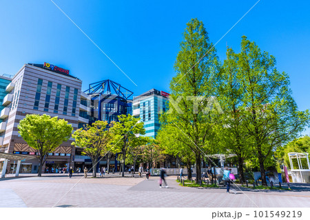 日本の横浜都市景観 地下鉄 センター南駅前などを望む 日本の横浜都市景観 地下鉄 センター南駅前などを望む 101549219