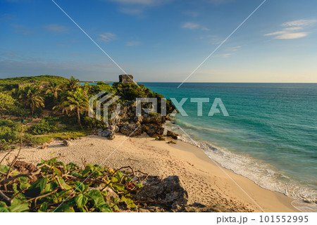 Sea shore on the Caribbean beach in the Zona Hoteleria in Cancun. Sea shore on the Caribbean beach in the Zona Hoteleria in Cancun. 101552995