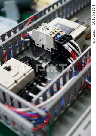 電気制御の組立作業 101553151