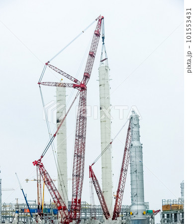 Construction of a petrochemical and oil refinery Construction of a petrochemical and oil refinery 101553431