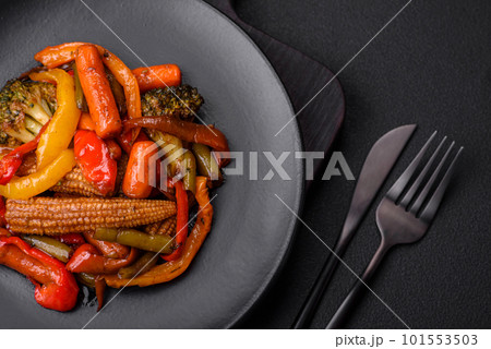 Mix of vegetables corn, carrots, peppers, broccoli, onions in teriyaki sauce 101553503