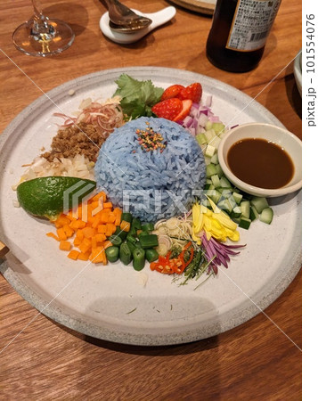 タイ料理カオカム（カラフルなサラダライス） 101554076