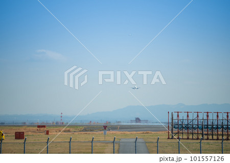 【京浜島緑道公園から見たA滑走路16Rに着陸】 【京浜島緑道公園から見たA滑走路16Rに着陸】 101557126