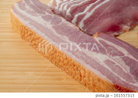 新鮮で美味しいベーコン 新鮮で美味しいベーコン 101557315