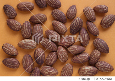 アーモンドの背景イメージ アーモンドの背景イメージ 101557488