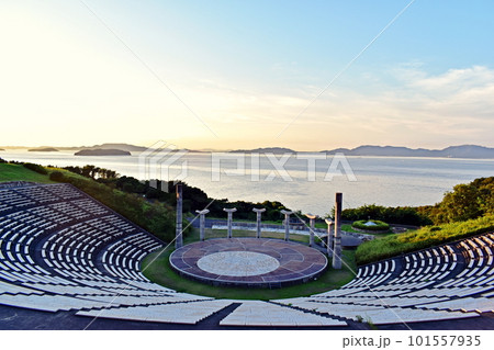 夕日　夕焼け　香川　さぬき市野外音楽広場テアトロン　テアトロン 101557935