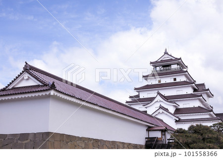 初夏の会津若松城（鶴ヶ城）　福島県会津若松市 101558366