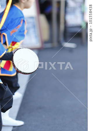 沖縄エイサー踊りの演舞中のパーランクー 沖縄エイサー踊りの演舞中のパーランクー 101558438