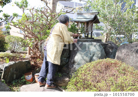 龍神さまの祠ある旧家 101558700