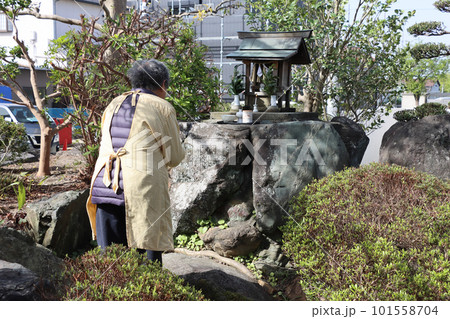 龍神さまの祠ある旧家 101558704