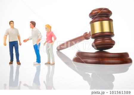 Miniature people. people solve dispute and relationship near gavel of law and justice. 101561389