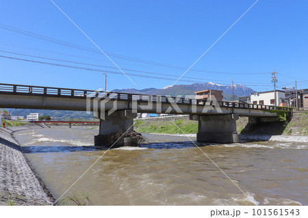 天竜川の中央橋(長野県伊那市) 天竜川の中央橋(長野県伊那市) 101561543