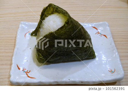 三角おにぎり 三角おにぎり 101562391