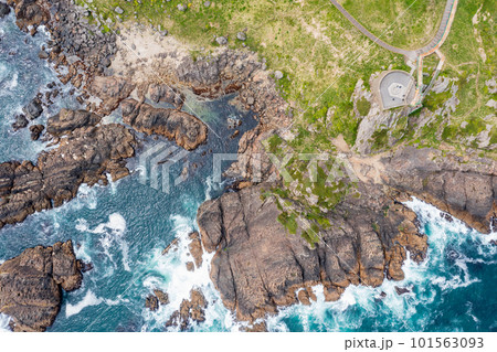 「青森県」ドローンで上空から葦毛崎展望台を望む・八戸市 101563093