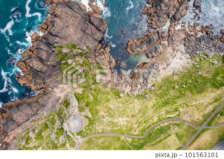 「青森県」ドローンで上空から葦毛崎展望台を望む・八戸市 101563101