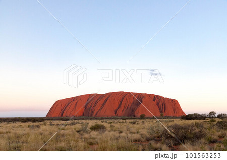 エアーズロックのサンセット 101563253