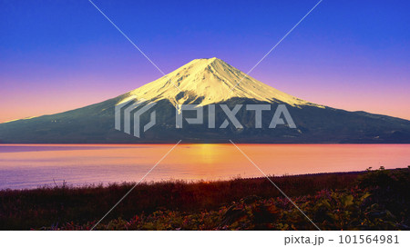 日の出の太平洋と富士山合成 101564981