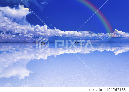 ミラーレイク・ウユニ塩湖にかかる虹 101567183