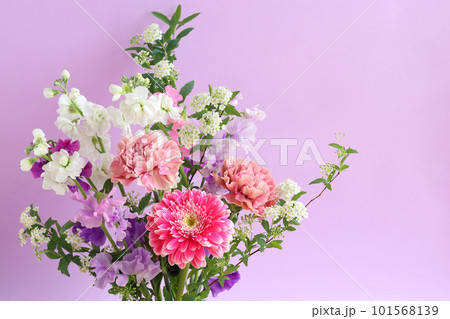 落ち着いた色合いの花束 落ち着いた色合いの花束 101568139