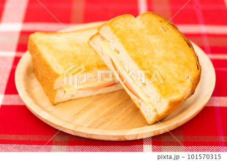 ハムチーズトーストサンド 101570315