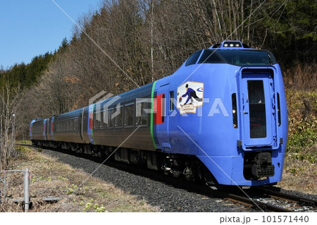 旭川へ向けて石北本線をゆくキハ283系の特急大雪号 旭川へ向けて石北本線をゆくキハ283系の特急大雪号 101571440
