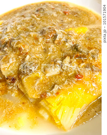 上海の定番料理・娃娃菜蟹粉羹（ミニ白菜の上海蟹あんかけ） 101571904