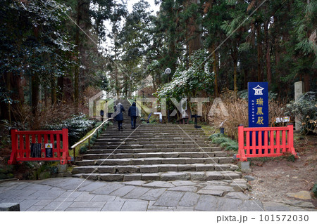 仙台藩初代藩主伊達政宗の御廟瑞鳳殿の参道 101572030