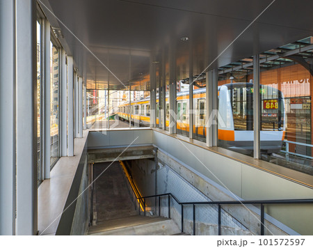 中央線の神田～御茶ノ水間にかつて存在した旧万世橋駅の階段 101572597