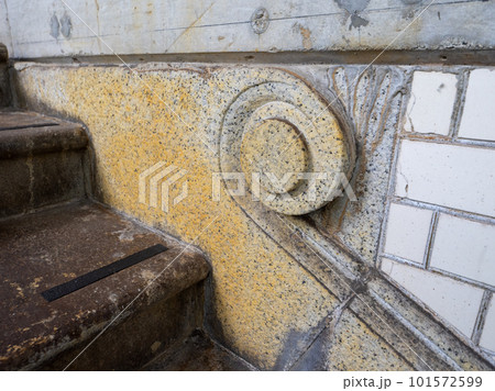 中央線の神田～御茶ノ水間にかつて存在した旧万世橋駅の階段 101572599