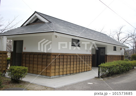 公衆トイレ　綺麗なトイレ　公園トイレ 101573685