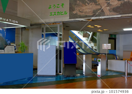 四国・鳴門海峡・鳴門山の展望所に楽々登れる交通施設、エスカヒル乗り場付近の眺め・徳島県鳴門市 四国・鳴門海峡・鳴門山の展望所に楽々登れる交通施設、エスカヒル乗り場付近の眺め・徳島県鳴門市 101574936