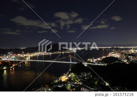ライトアップされた関門海峡大橋 ライトアップされた関門海峡大橋 101575216