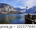 ハルシュタットのアルプスと湖 101577640