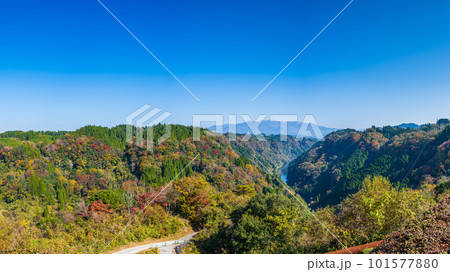 紅葉に映える蘇陽峡 パノラマ風景(長崎鼻展望台)風景 (熊本県山都町長崎) 紅葉に映える蘇陽峡 パノラマ風景(長崎鼻展望台)風景 (熊本県山都町長崎) 101577880