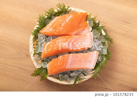 宮城県産　生銀サケ　(養殖) 101578235