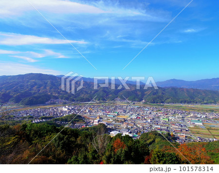 秋の大洲盆地(愛媛県大洲市) 101578314