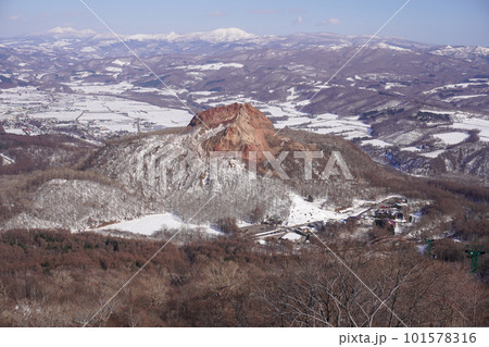 有珠山テラスから見る昭和新山 有珠山テラスから見る昭和新山 101578316