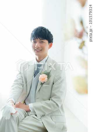 タキシードの男性 新郎    タキシードの男性 新郎    101579314
