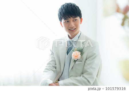 タキシードの男性　新郎　　　 101579316