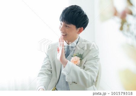 タキシードの男性　新郎　　　 101579318