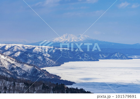 冬の美幌峠から見る凍結した屈斜路 101579691