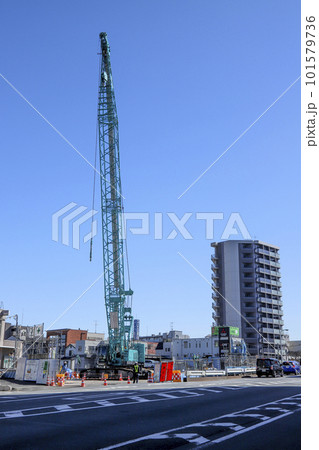 大型クレーンによる橋梁工事中の呑川新橋 大型クレーンによる橋梁工事中の呑川新橋 101579736
