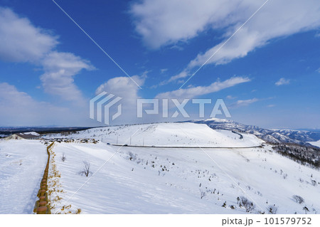 冬の美幌峠と屈斜路の雪景色 101579752