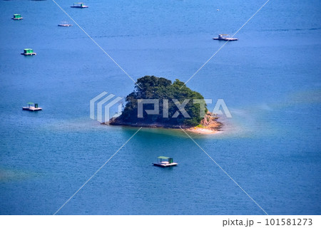 四国・鳴門海峡・話題のハート型の無人島、鏡島、鳴門スカイライン四方見展望台より・徳島県鳴門市(3) 101581273