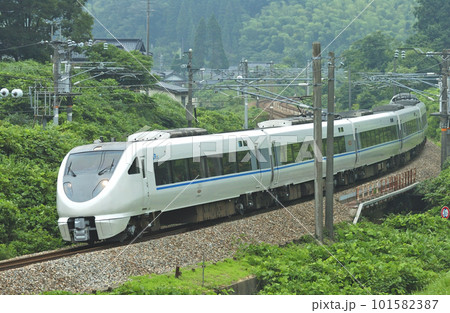 北陸本線　石動ー倶利伽羅　JR西日本　683系　T23編成（金沢）　サンダーバード 101582387