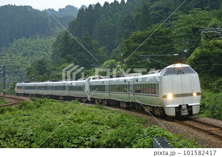 北陸本線　石動ー倶利伽羅　JR西日本　683系　S21+S02編成（金沢）　しらさぎ 101582417