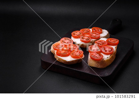 Delicious crispy grilled toast with cheese and cherry tomatoes Delicious crispy grilled toast with cheese and cherry tomatoes 101583291